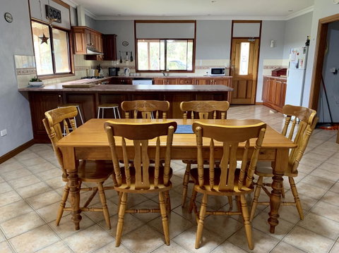 Beeâ€™s Place - 3 Bedroom Home On 10 Acres Of Land With Distant Ocean Views - Accommodation Bookings 1