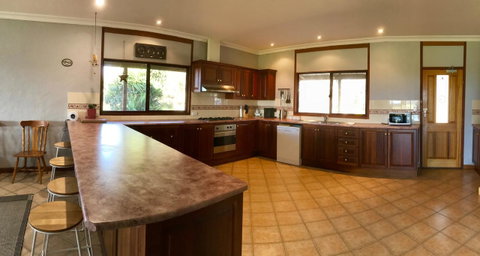 Beeâ€™s Place - 3 Bedroom Home On 10 Acres Of Land With Distant Ocean Views - Accommodation Bookings 16