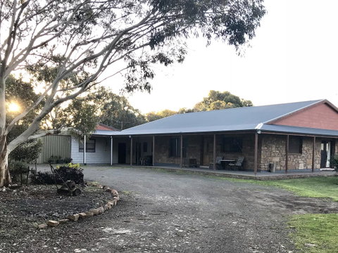 Beeâ€™s Place - 3 Bedroom Home On 10 Acres Of Land With Distant Ocean Views - Accommodation Bookings 14