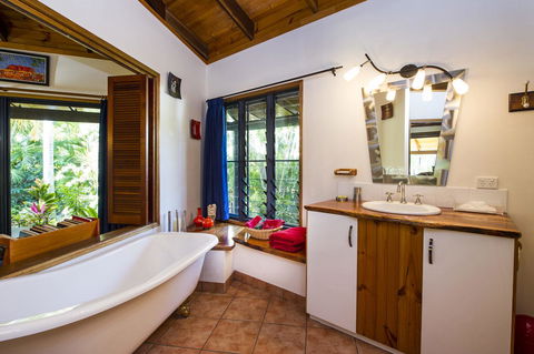 Magnetic Cottage - Accommodation Bookings 4