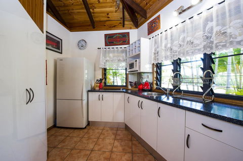 Magnetic Cottage - Accommodation Bookings 8