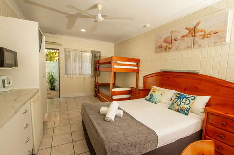 Tropical Palms Resort & 4WD Hire - Accommodation Bookings 3