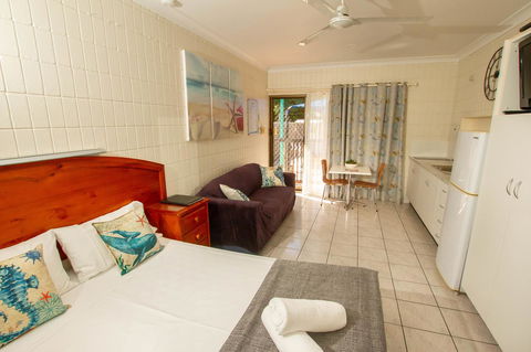 Tropical Palms Resort & 4WD Hire - Accommodation Bookings 9