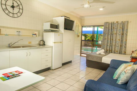 Tropical Palms Resort & 4WD Hire - Accommodation Bookings 10