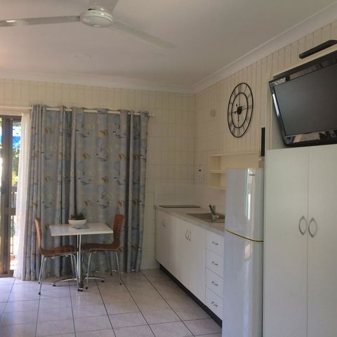 Tropical Palms Resort & 4WD Hire - Accommodation Bookings 25