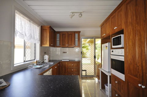 Ocean Wave - Accommodation Bookings 3