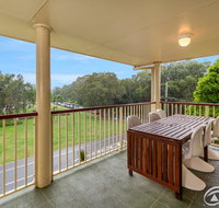 Immaculate Spacious Second Floor Unit Overlooking Pristine Parklands - Accommodation Bookings