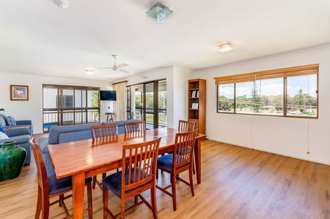 Spacious Unit Overlooking Moreton Bay - Boyd St, Woorim - Accommodation Bookings 7
