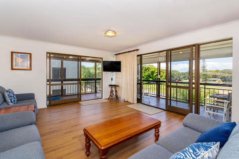 Spacious Unit Overlooking Moreton Bay - Boyd St, Woorim - Accommodation Bookings 11