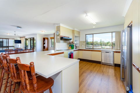 Spacious Unit Overlooking Moreton Bay - Boyd St, Woorim - Accommodation Bookings 8
