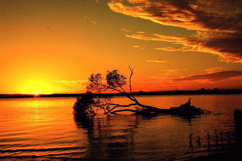 Fishing And Swimming At Your Doorstep - Sylvan Beach Esp, Bellara - Accommodation Bookings 2