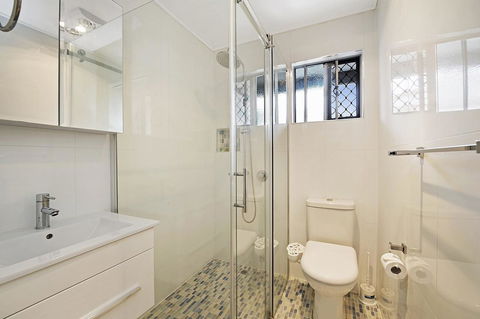 Fishing And Swimming At Your Doorstep - Sylvan Beach Esp, Bellara - Accommodation Bookings 13