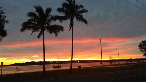 Fishing And Swimming At Your Doorstep - Sylvan Beach Esp, Bellara - Accommodation Bookings 7