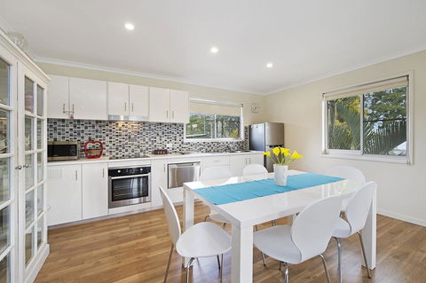 Fishing And Swimming At Your Doorstep - Sylvan Beach Esp, Bellara - Accommodation Bookings 15