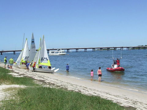 Fishing And Swimming At Your Doorstep - Sylvan Beach Esp, Bellara - Accommodation Bookings 8