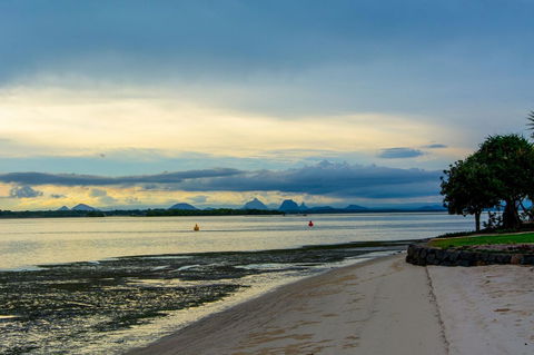 Fishing And Swimming At Your Doorstep - Sylvan Beach Esp, Bellara - Accommodation Bookings 14