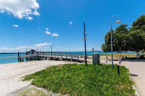 First Floor Unit Close To Shops, Park And Waterfront! - Accommodation Bookings 9