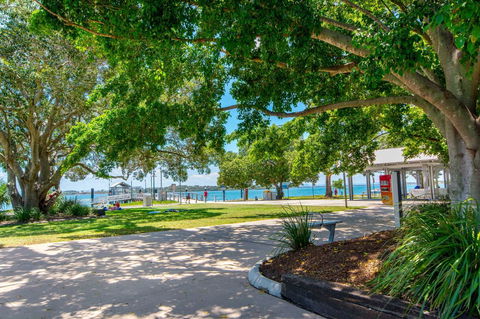 First Floor Unit Close To Shops, Park And Waterfront! - Accommodation Bookings 13