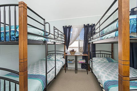 First Floor Unit Close To Shops, Park And Waterfront! - Accommodation Bookings 4