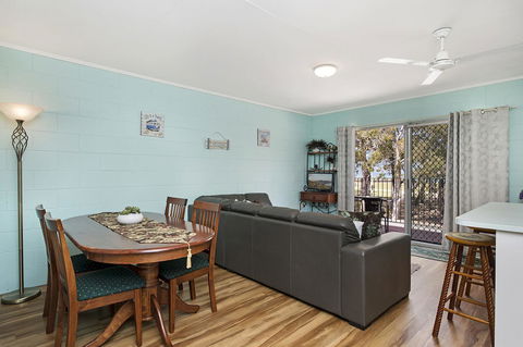 First Floor Unit Close To Shops, Park And Waterfront! - Accommodation Bookings 5