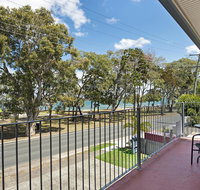 First floor unit close to shops park and waterfront - Accommodation Bookings