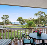 Huge top floor unit across the road....Waterfront - Accommodation Bookings