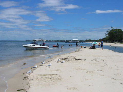 Air Conditioned Unit Stones Throw To The Waterfront. - Accommodation Bookings 11