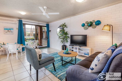Air Conditioned Unit Stones Throw To The Waterfront. - Accommodation Bookings 10