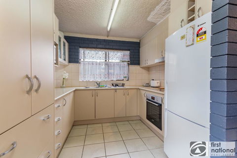 Air Conditioned Unit Stones Throw To The Waterfront. - Accommodation Bookings 13