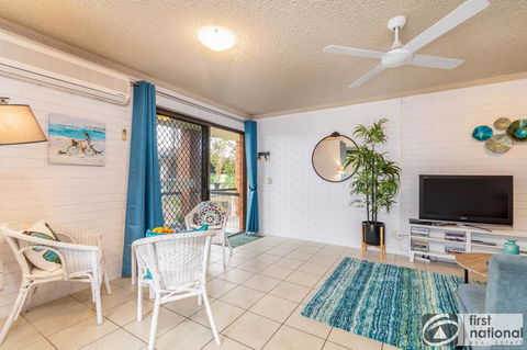 Air Conditioned Unit Stones Throw To The Waterfront. - Accommodation Bookings 3
