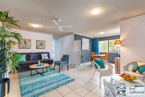 Air Conditioned Unit Stones Throw To The Waterfront. - Accommodation Bookings 0