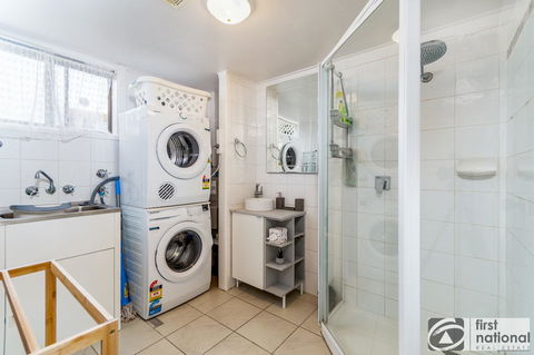 Air Conditioned Unit Stones Throw To The Waterfront. - Accommodation Bookings 17