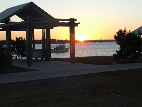 Air Conditioned Unit Stones Throw To The Waterfront. - Accommodation Bookings 1