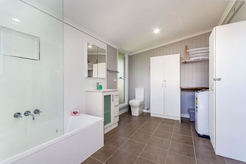 Fabulous Family Destination In Paradise Parade, Bongaree - Accommodation Bookings 16
