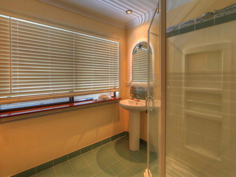 Belle Vue Beach House By Discover Stradbroke - Accommodation Bookings 5