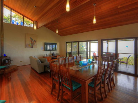 Belle Vue Beach House By Discover Stradbroke - Accommodation Bookings 0