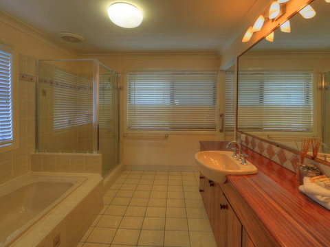 Belle Vue Beach House By Discover Stradbroke - Accommodation Bookings 9