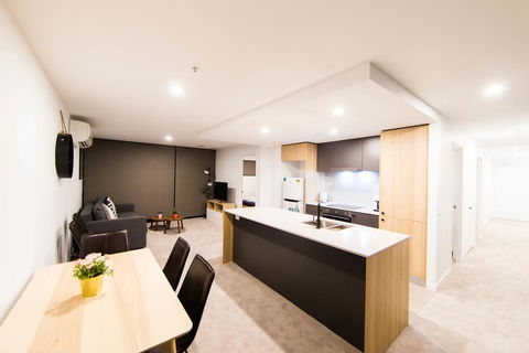 Mid Night Apartment Canberra City Onsite Parking - Accommodation Bookings 2