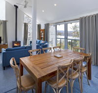 'Matilda' - Spacious  centrally located with great lake views