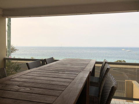 'Mooring Two Upstairs', 23 Shoal Bay Rd - Stunning Views, WIFI, Air Conditioning And Boat Parking - Accommodation Bookings 1