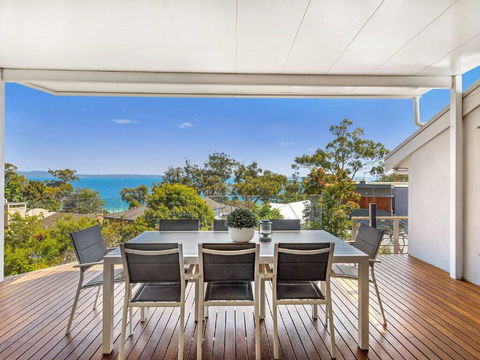 'Nunkeri', 5 Kerrie Close - Stunning House With Fabulous Views, Linen, WIFI & Air Conditioning - Accommodation Bookings 0