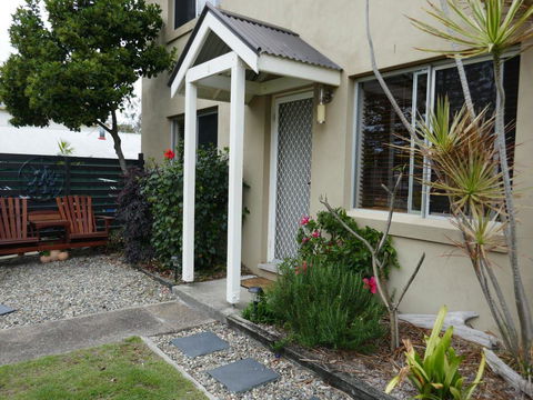 'Sandy Bottoms' With WiFi Just Moments From Beach - Accommodation Bookings 3