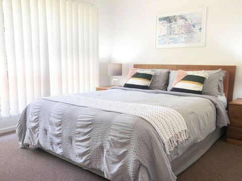 'Sandy Palms' 28 Moorooba Cr - Beautiful Home With Wifi, Air-con And Boat Parking - Accommodation Bookings 1