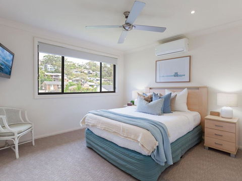'Sandy Point Haven', 21a Sandy Point Rd - Stylish Haven With WIFI, Air Conditioning & Water Views - Accommodation Bookings 0
