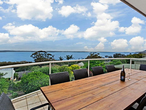 'The Bay', 25 Wallawa Rd - Huge Home With Aircon, Spectacular Views & Chromecast - Accommodation Bookings 0