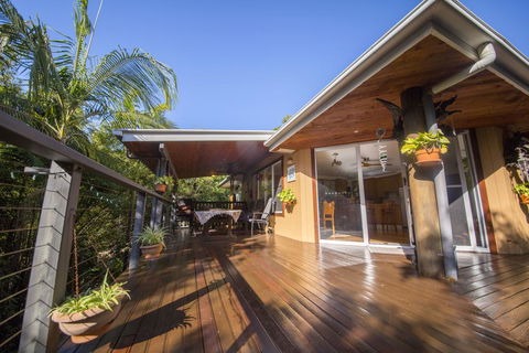 'The Tree House.' Treetop Living Near The Ocean, Coolum Beach, QLD, Australia - Accommodation Bookings 2