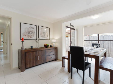 'Willows At The Bay' 111 Horace St - Large House With Aircon, WIFI And Boat Parking. - Accommodation Bookings 2