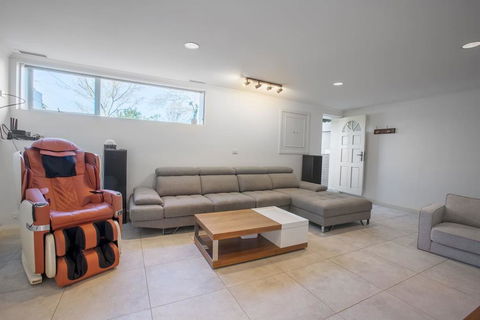 , , , Alice Wonderland, , ,  In 4 Beds House - Accommodation Bookings 2