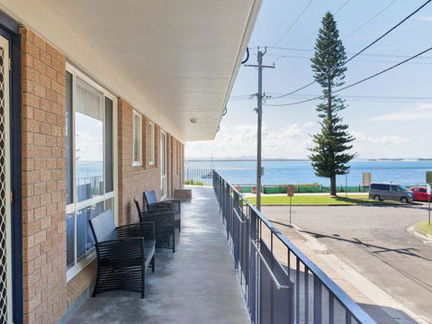 1 'Shoal Towers', 11 Shoal Bay Road - Fantastic Unit Across The Road From Beach - Accommodation Bookings 3