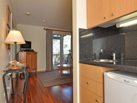 1 Bedroom Executive Villa Located Within Cypress Lakes - Accommodation Bookings 2